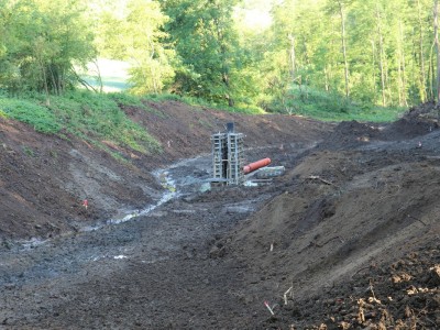 Výstavba rybníka u studánky nad Spáleným mlýnem