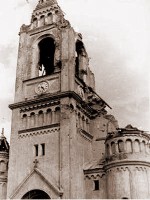 Kostel Všech svatých. Západní pohled na věž kostela Všech svatých.