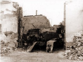 Zničený tank. Zničený SdKfz.251. 
